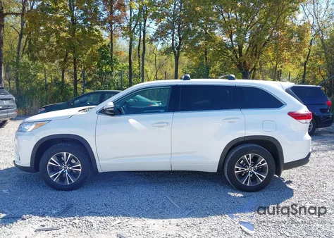 2018 Toyota Highlander Le z USA, uszkodzony, nr VIN 5TDBZRFHXJS870840